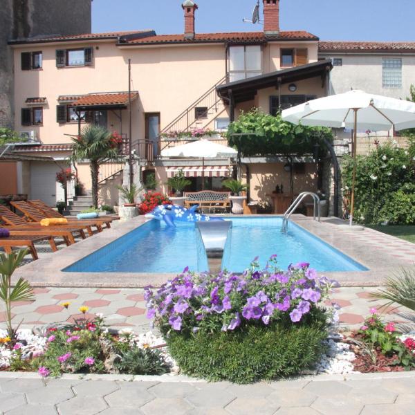 Family friendly apartments with a swimming pool Vodnjan, Fazana - 14159