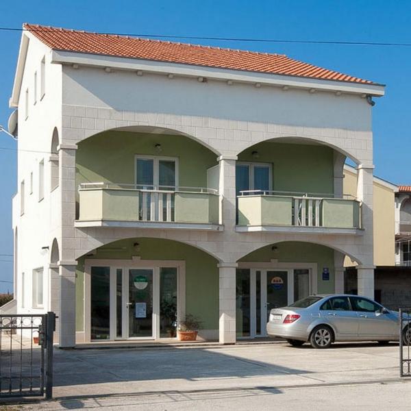 Apartments with a parking space Sukosan, Zadar - 14419