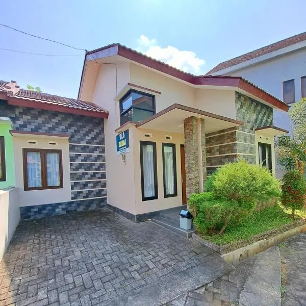 Villa petit Tour, hotel in Batu