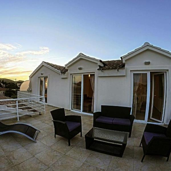 Apartments by the sea Jezera, Murter - 17007