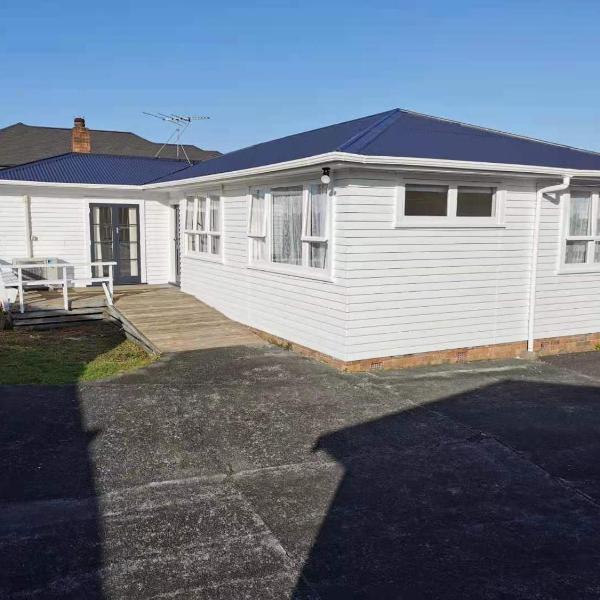 White weather board house, Auckland