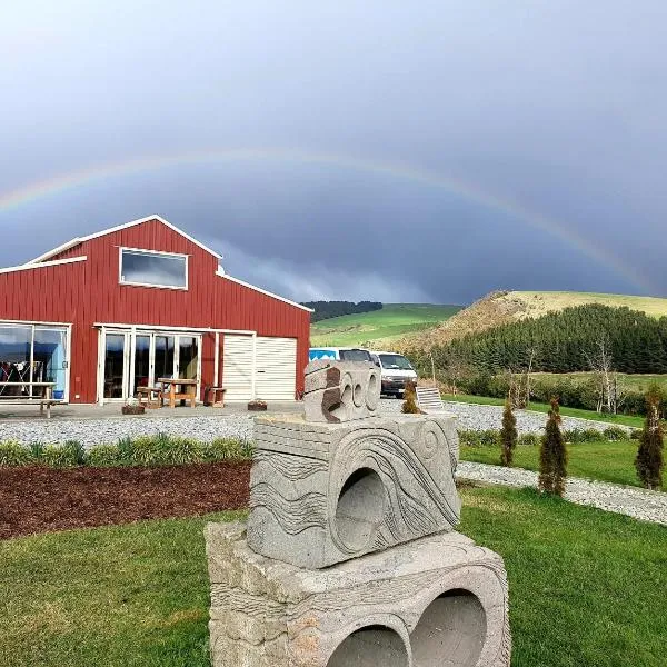 Delightful 1-bed barn with stunning mountain views..., hotel in Cave