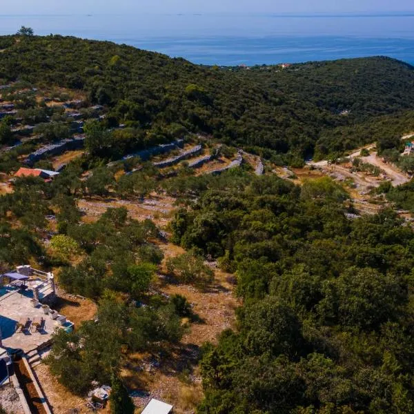 Secluded house with a parking space Cove Rasohatica, Korcula - 16651, ξενοδοχείο στην Κόρτσουλα