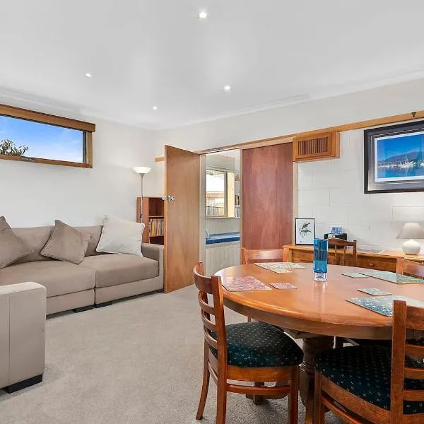 Forty South Cottage - A Secluded Waterside Getaway, hotel v destinaci Lindisfarne