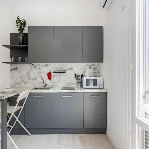 Bright Apt 600mt from Viale Zara!, Милан