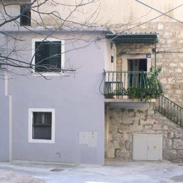 Apartments with a parking space Omis - 4327