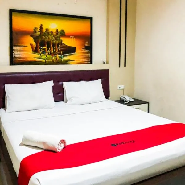 RedDoorz At Hotel Gajah Mada Palu، فندق في بالو