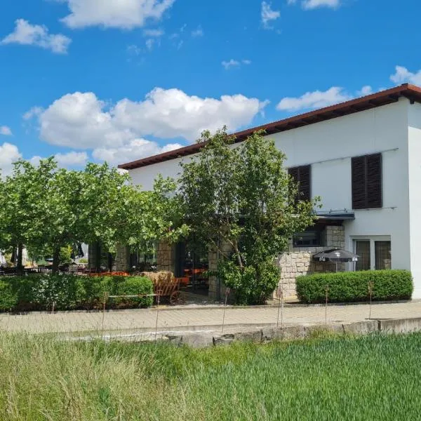 Landgasthof Waldhorn โรงแรมในBernstadt