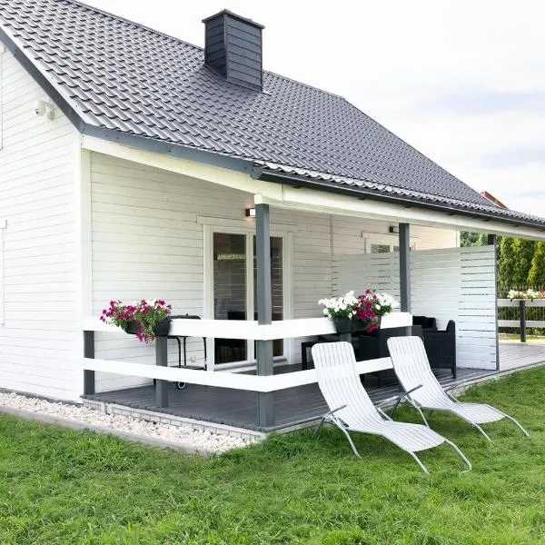 Jantar Domki Comfort oraz Comfort Wellness Zone sauna jacuzzi, hotel in Jantar