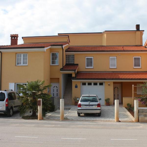 Apartments for families with children Stinjan, Pula - 7423