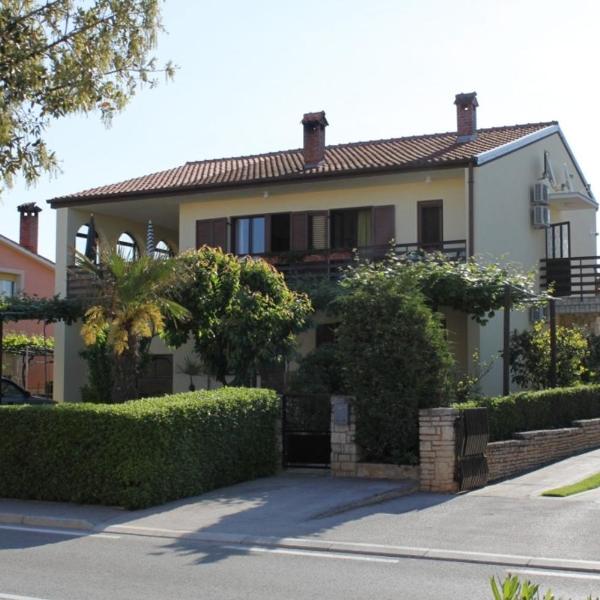 Apartments with a parking space Peroj, Fazana - 7516