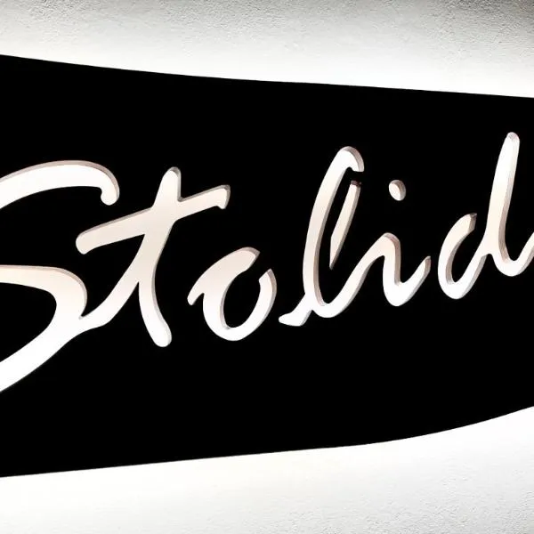 Stolidi, hotel in Adamantas