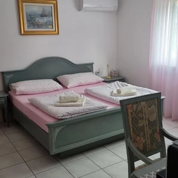 A u r o r a Central Room tra Locarno, Lugano e Bellinzona a 1 minuto FFS, hotel in Cadenazzo