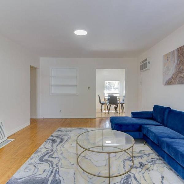 2 Bedroom Mid-Wilshire Charmer close to Downtown, Los Angeles