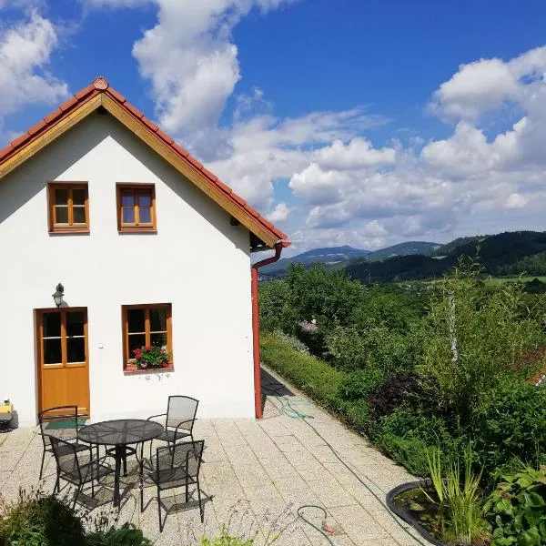 charming house with beautiful landscape, Hotel in Frýdštejn