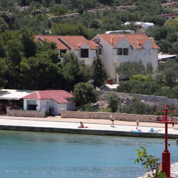 Family friendly seaside apartments Jezera, Murter - 9684