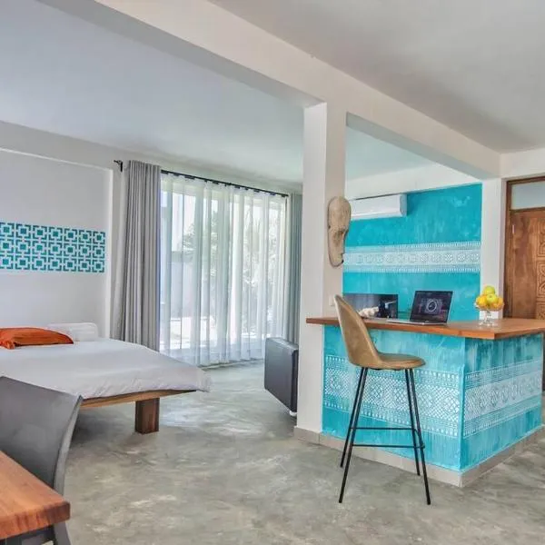 Contemporary Private Studio with Pool and Kitchen，位于贝拉的酒店