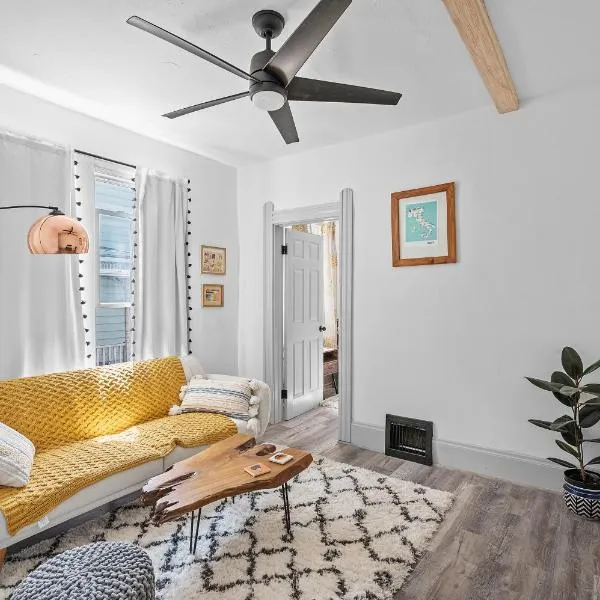 Center of Little Italy #2, ξενοδοχείο στο Κλίβελαντ