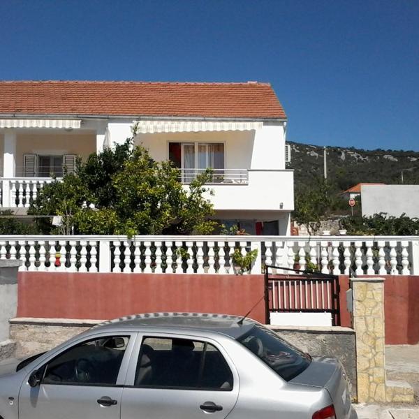 Apartments with a parking space Vinisce, Trogir - 12248