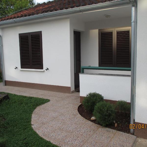 Apartments with WiFi Necujam, Solta - 12500