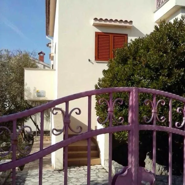 Apartments with parking space Cres - 12609, hotel in Cres