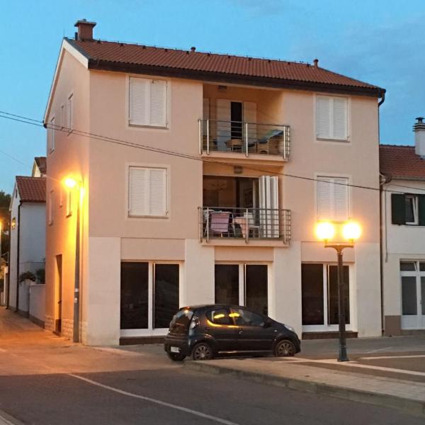 Apartments by the sea Jezera, Murter - 12728