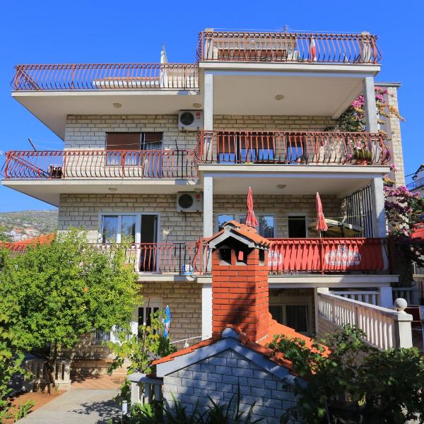 Apartments with a parking space Seget Vranjica, Trogir - 12760