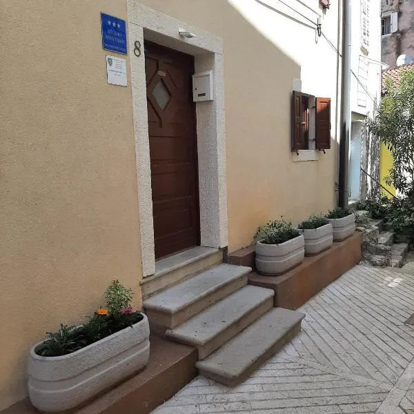 Apartments by the sea Cres - 13312, hotel v destinaci Cres