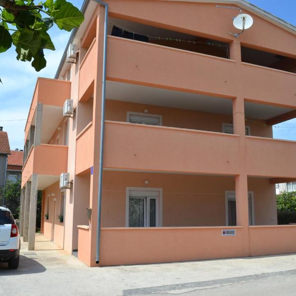 Apartments with a parking space Zadar - 13550