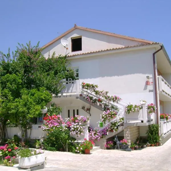 Apartments with parking space Palit, Rab - 14610, ξενοδοχείο σε Rab