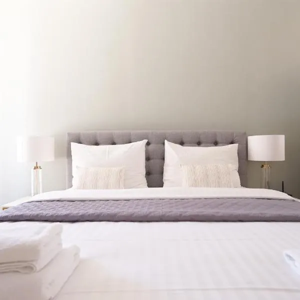 Exclusive 2-Bedroom condo with Pool & Balcony, hotel in Vienna