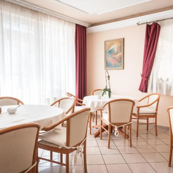 Kaiser Panzió, Hotel in Baja