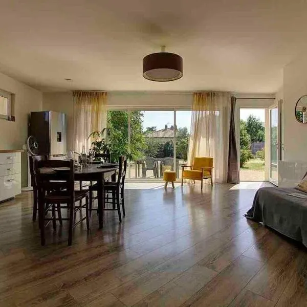 Gite L'Entraxe très lumineux au cœur de Saint Didier, hotel v destinaci Saint-Didier-sur-Chalaronne