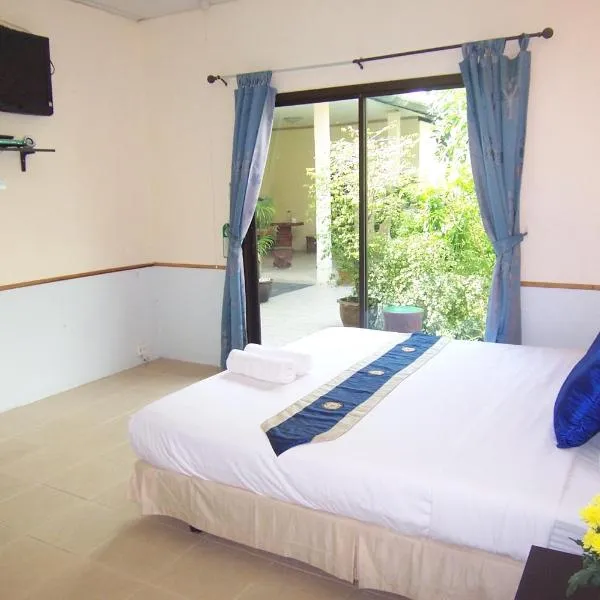 Phuket Airport Overnight Hotel, ξενοδοχείο σε Nai Yang Beach