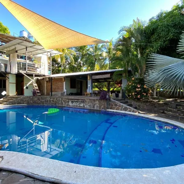 Lote 44 Guesthouse, hotel in El Zonte