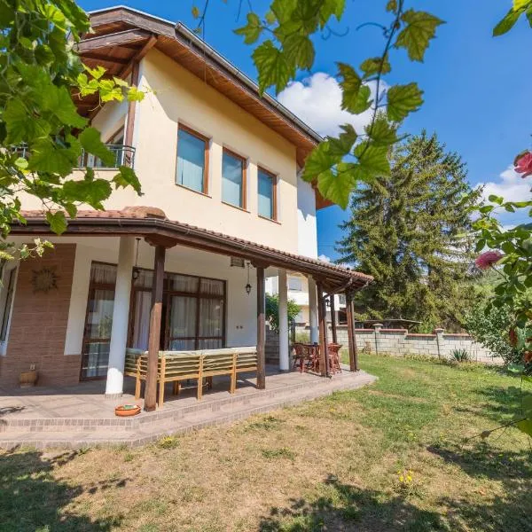 Villa ADORA, hotel in Balchik