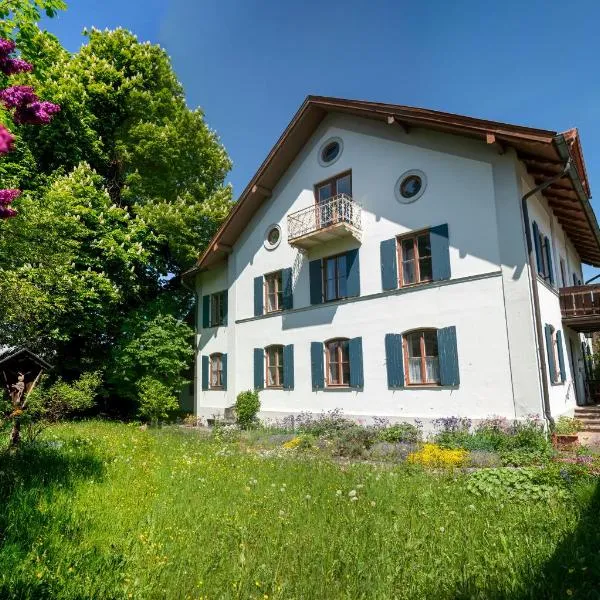 Landhauswohnung mit wildromantischem Garten, hotel in Füssen
