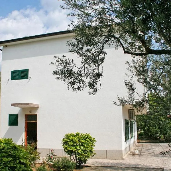 Apartments and rooms by the sea Zaostrog, Makarska - 2661, hotel in Zaostrog