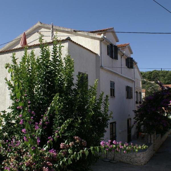 Apartments with a parking space Sutivan, Brac - 2842