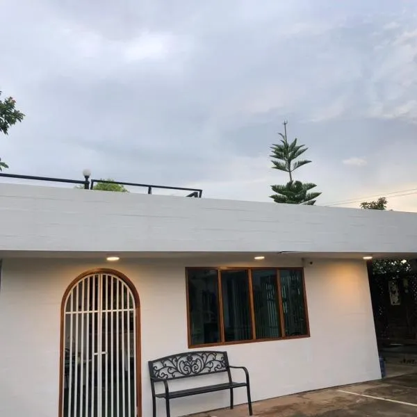 นอนนี่แอทเขาค้อ, Hotel in Amphoe Khao Kho