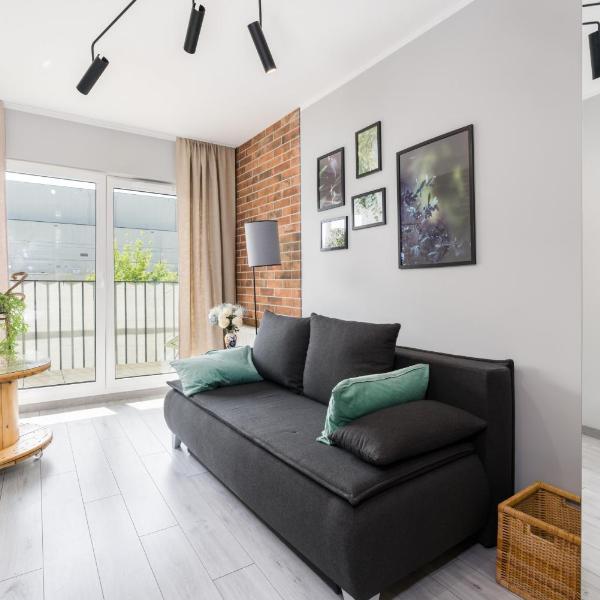 Family Apartment 62m - Sowia with GARAGE & BALCONY by Noclegi Renters, Poznań