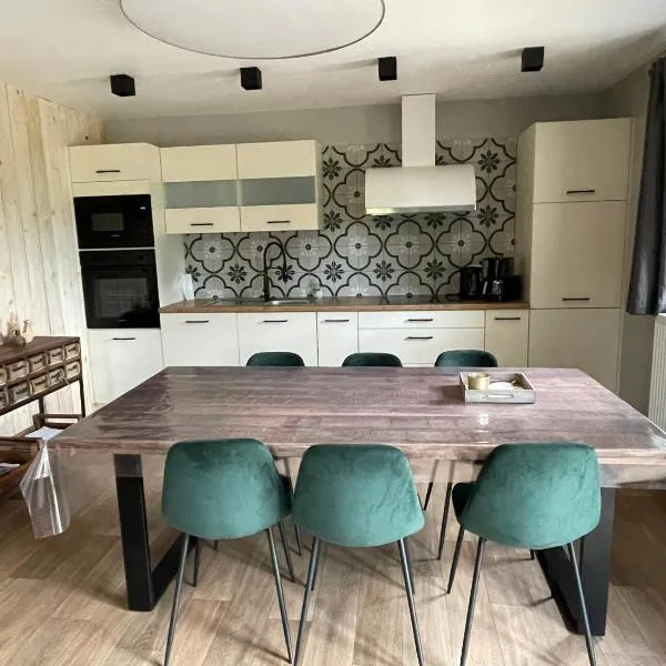 Lovely Home 1, with private terrace and Whirlpool,4-6 pers, hotel in Bullange