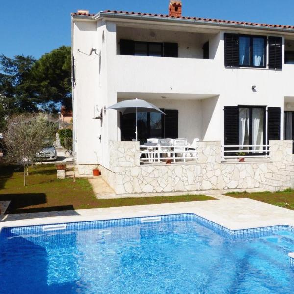 Family friendly apartments with a swimming pool Valbandon, Fazana - 7346