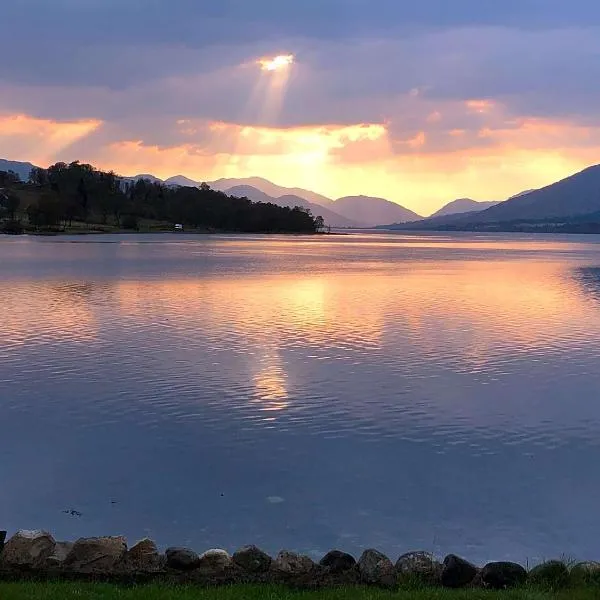 リニ ロックサイド ホリデーズ（Linnhe Lochside Holidays）、Corpachのホテル