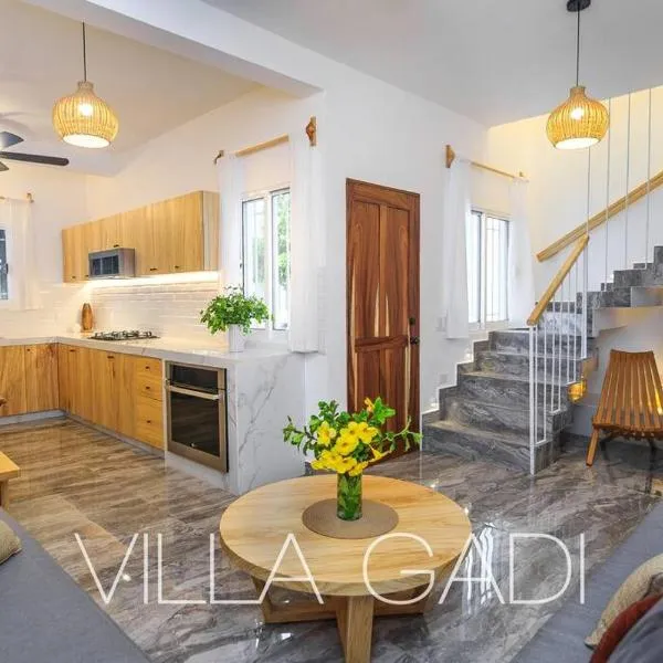 VILLA GADI - Roof Garden - Pizza Oven - Tiny Pool, hotel v destinaci Manzanillo