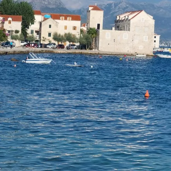 Apartman MARINO, ξενοδοχείο σε Kastela