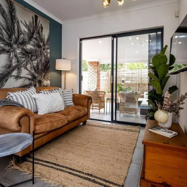 No 1 Dicks Street Apartment, hotel in Howick