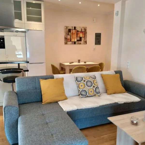 Stylish -Modern Apartment heart of Marousi, Hotel in Athen