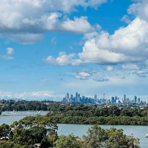 Stunning view 2bed 2bath Condo (Parking, WiFi), hotel in Sydney