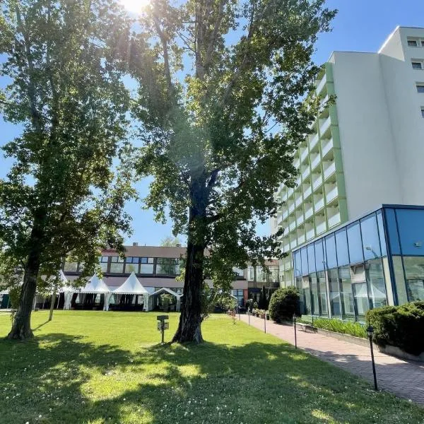 Hotel Magistern Konferencia és WellnessHotel, ξενοδοχείο σε Σιόφοκ